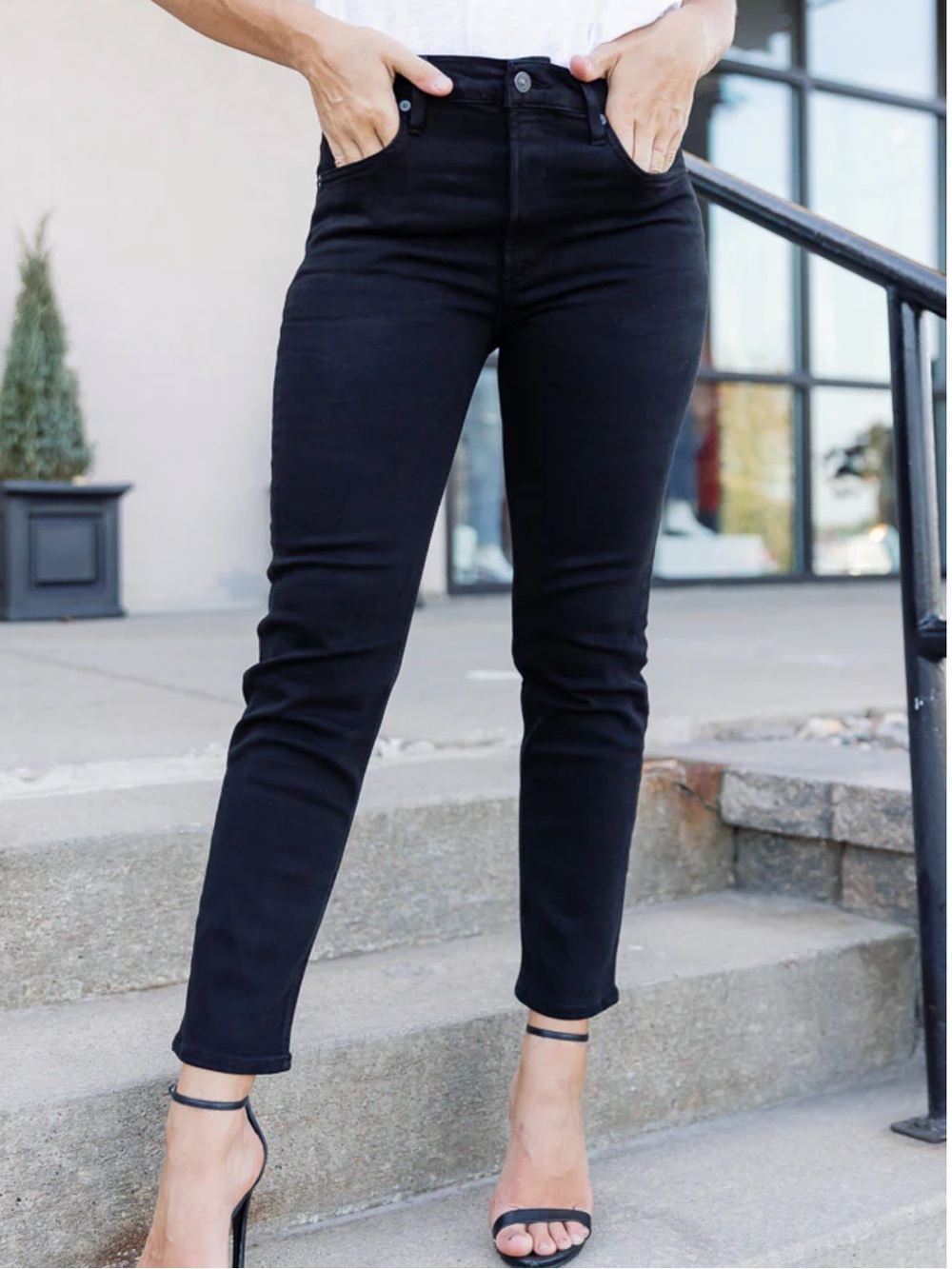 Citizens Of Humanity Sz 26 Isola Black Mid Rise Straight Leg Jeans